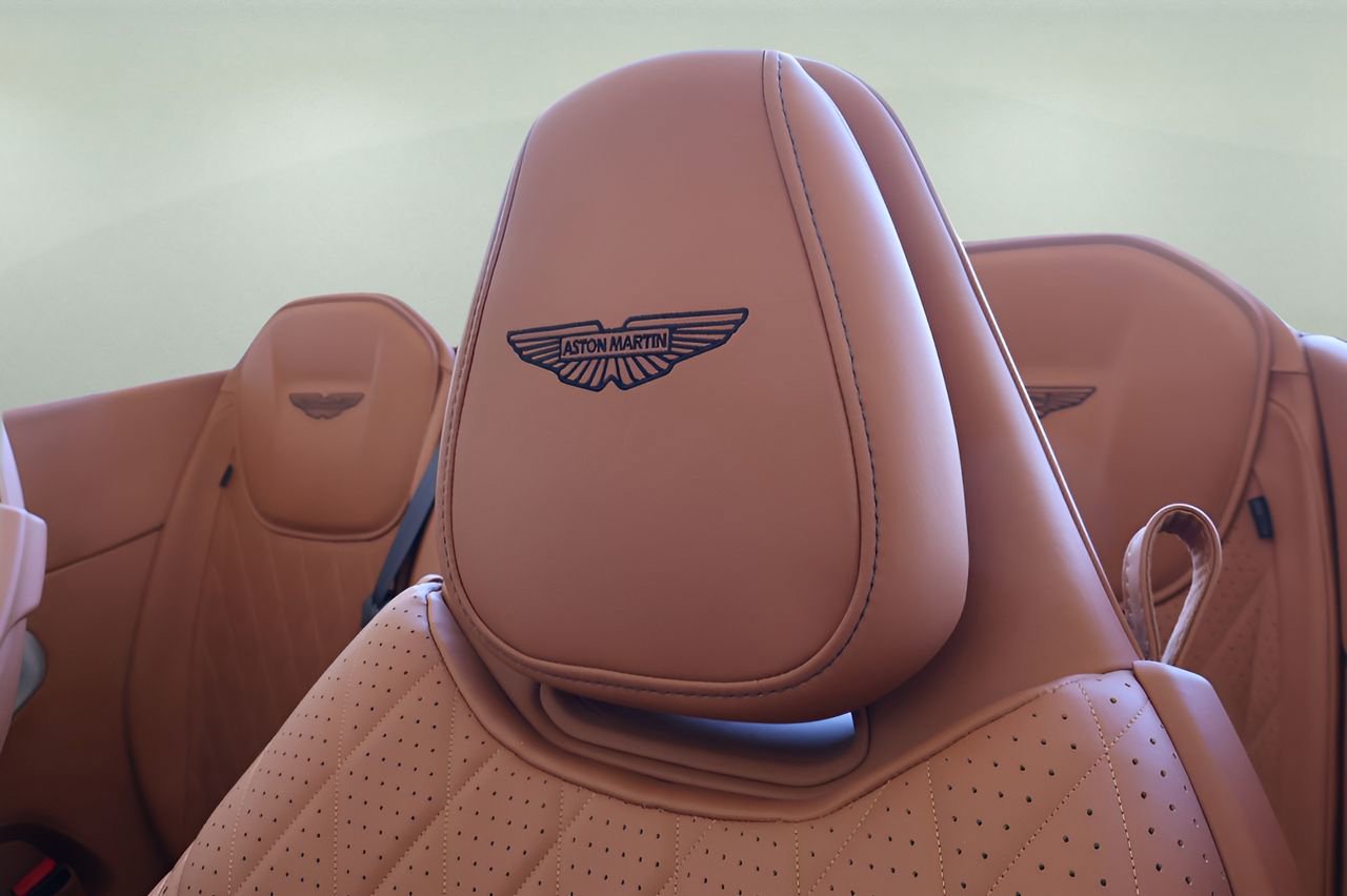 Used 2024 Aston Martin DB12 Convertible image 13