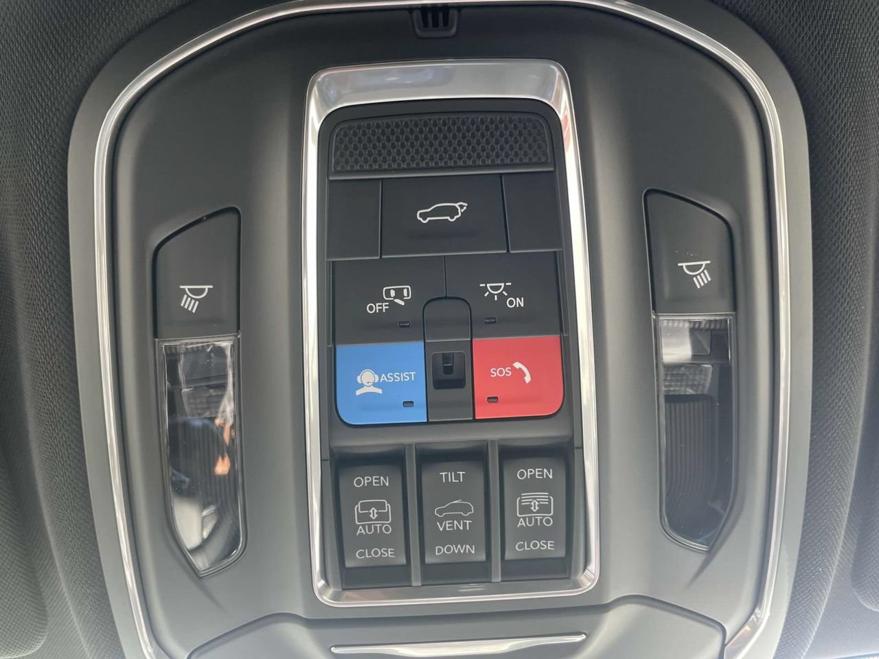 New 2026 Jeep Grand Cherokee L Limited w/ Luxury Tech Group II AWD/4WD image 42