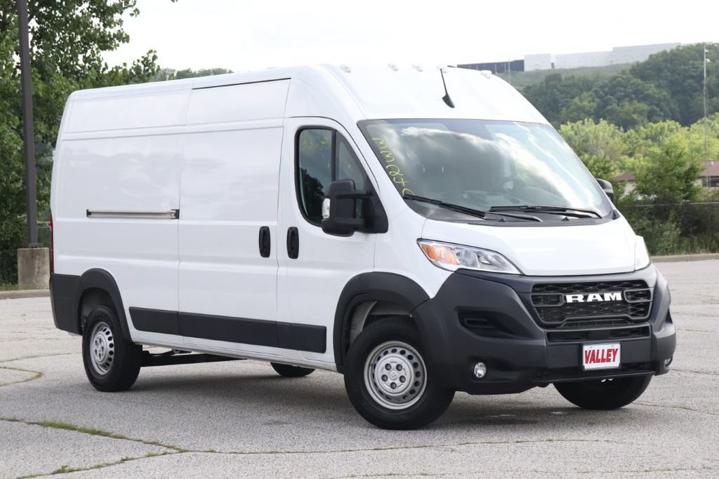 Used 2026 RAM ProMaster 2500 w/ Convenience Group FWD image 2