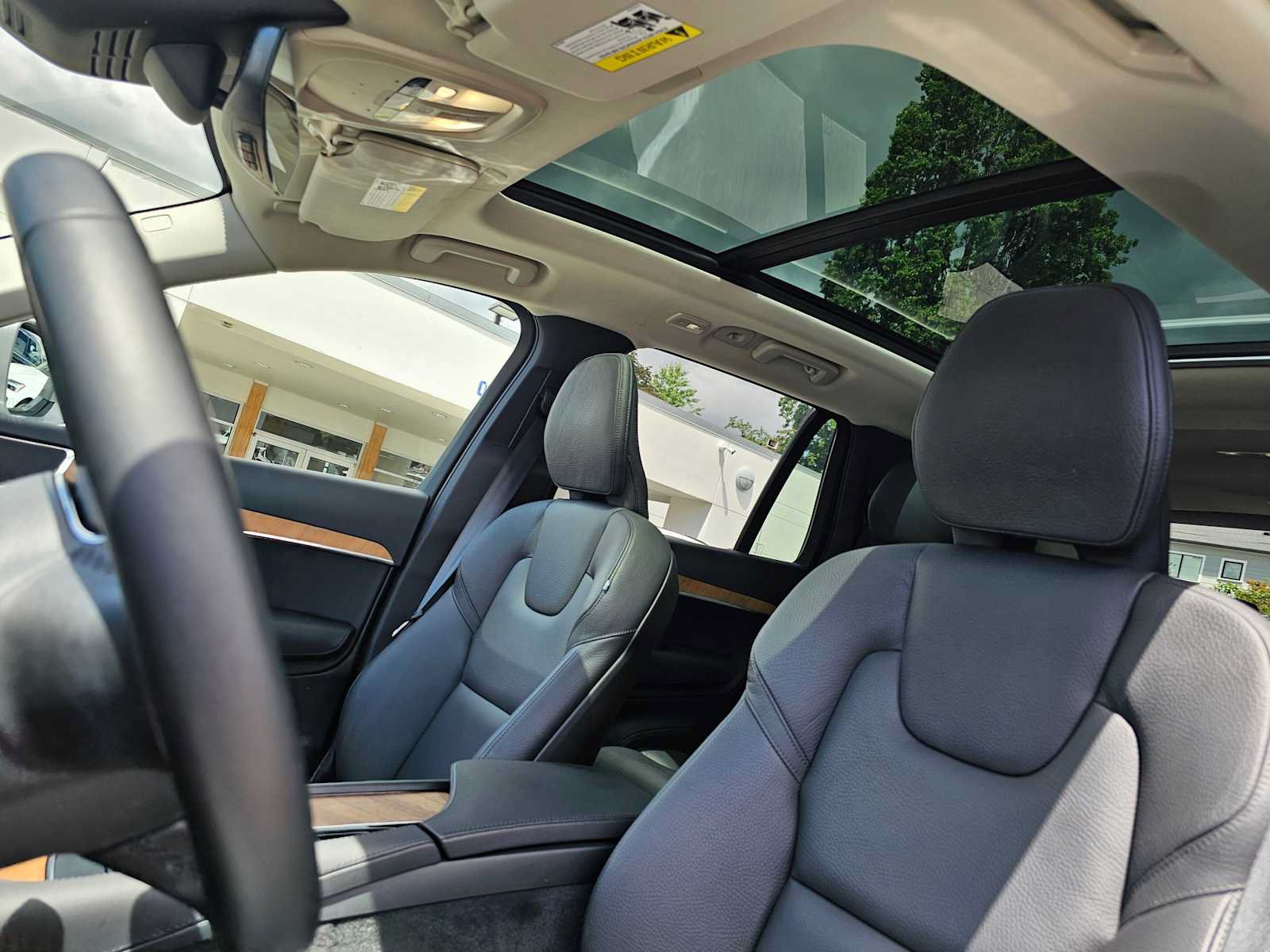 Certified 2025 Volvo XC90 T8 Plus w/ Protection Package Premier AWD/4WD image 23