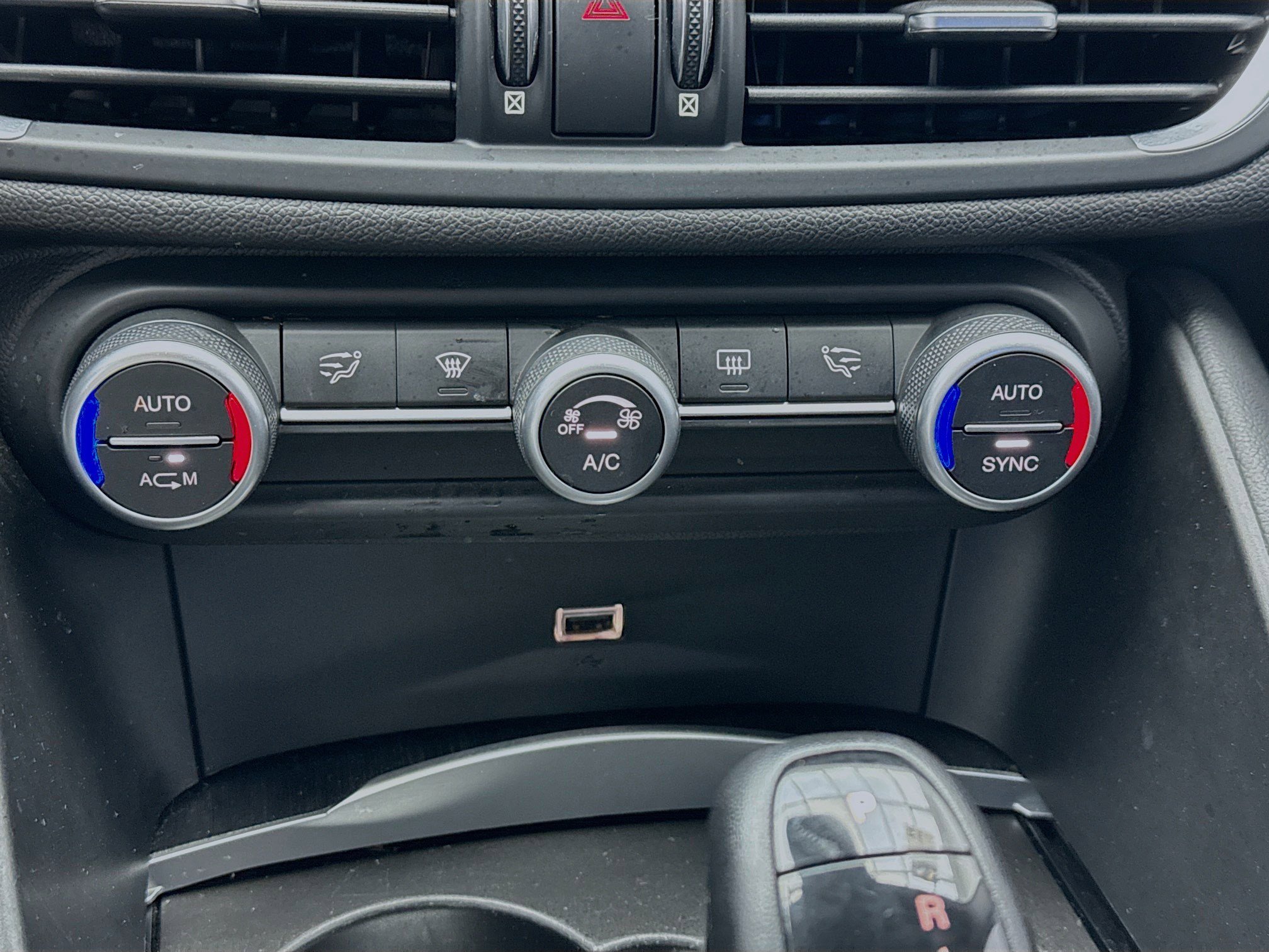 Used 2019 Alfa Romeo Giulia Base image 12