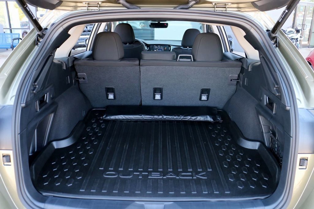Used 2025 Subaru Outback Premium image 32