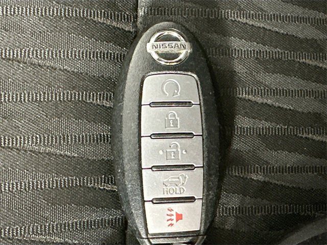 Used 2018 Nissan Rogue SV image 16