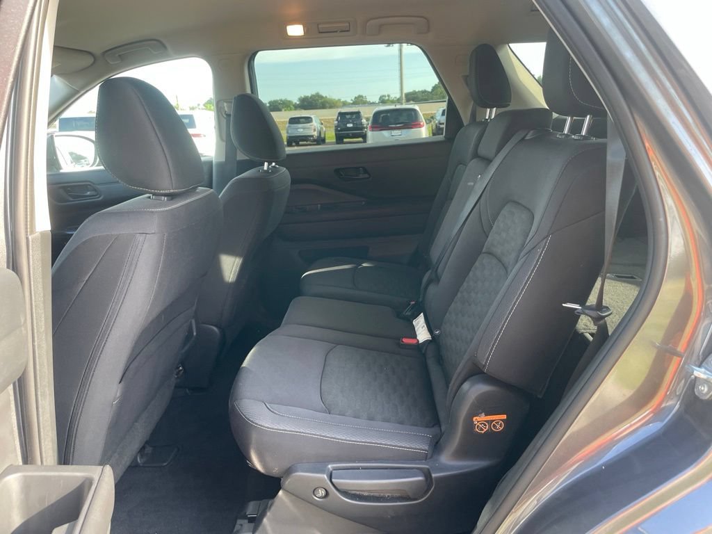 Used 2024 Nissan Pathfinder SV FWD image 12