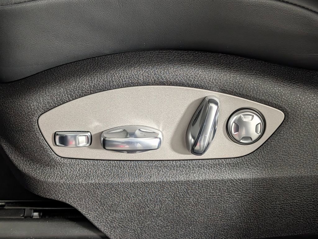 New 2026 Porsche Macan image 29