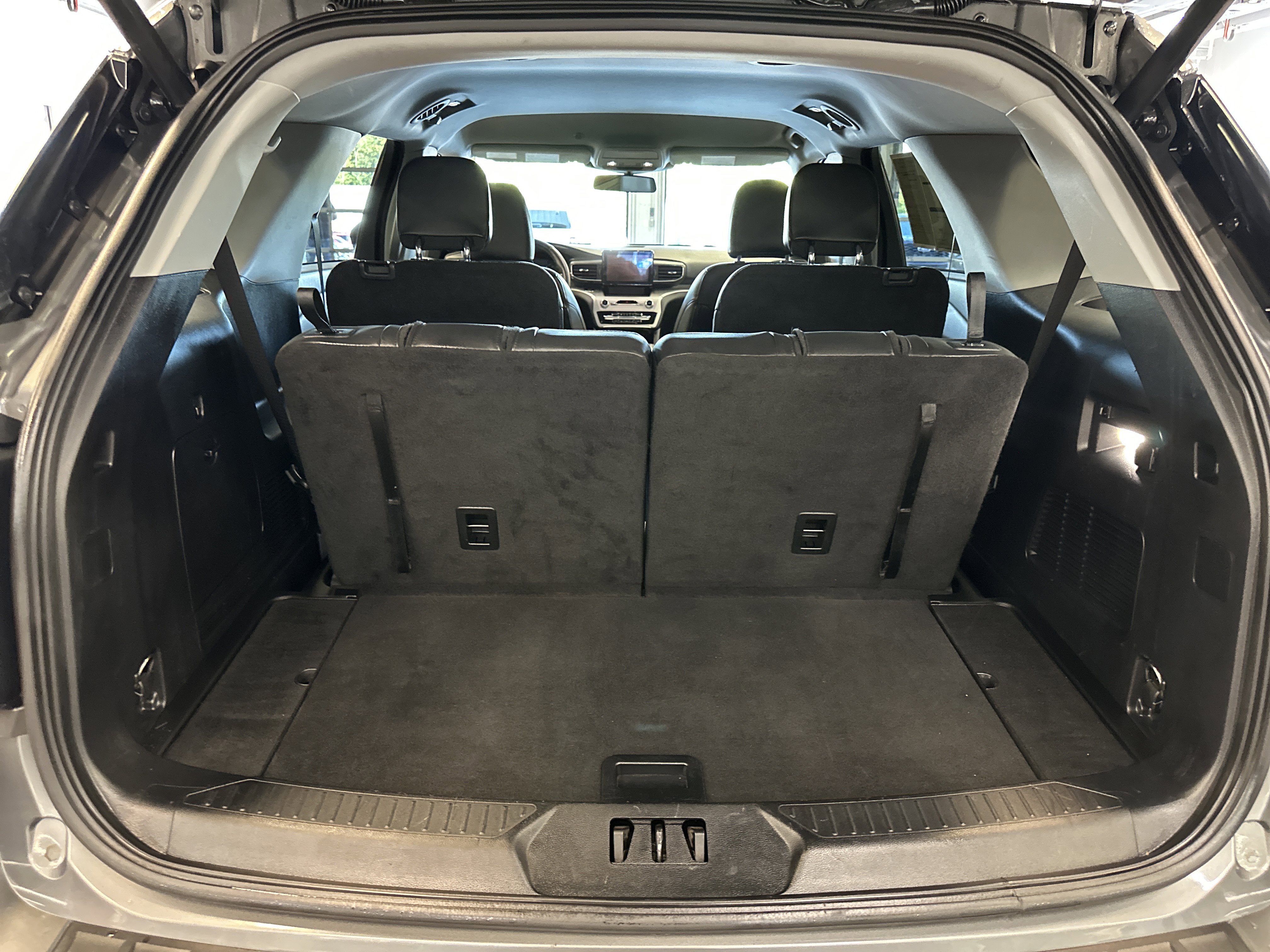 Certified 2022 Ford Explorer XLT w/ Equipment Group 202A image 7