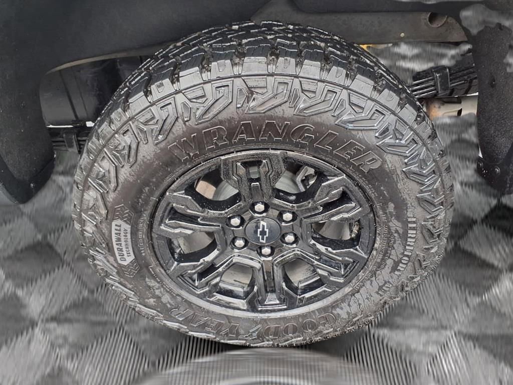 Used 2024 Chevrolet Silverado 1500 ZR2 w/ Dark Appearance Package image 21