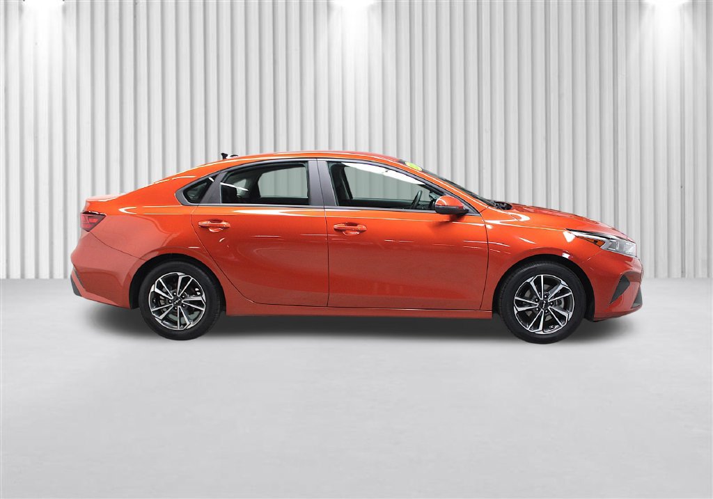 Used 2023 Kia Forte LXS w/ LXS Technology Package FWD image 2