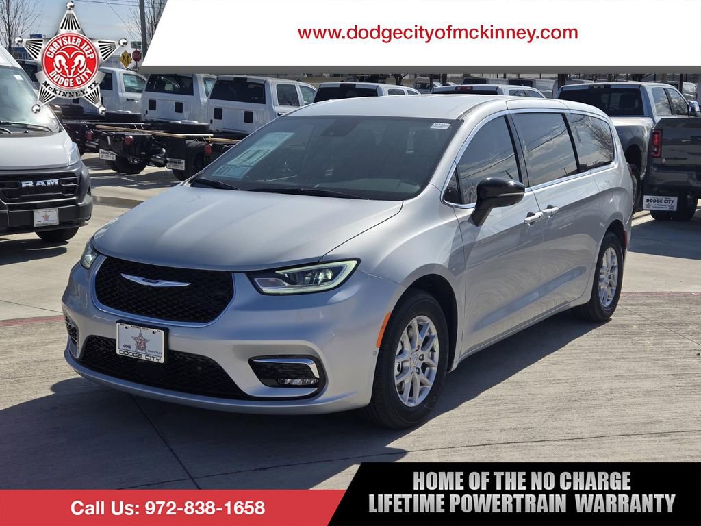 New 2026 Chrysler Pacifica Select