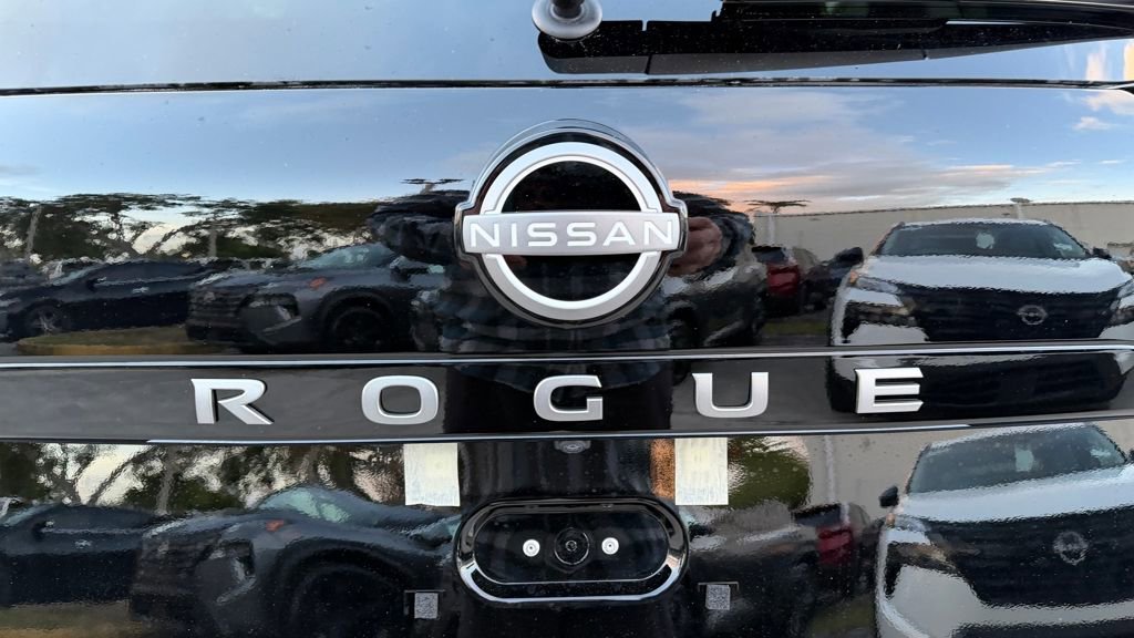 New 2026 Nissan Rogue SV image 10