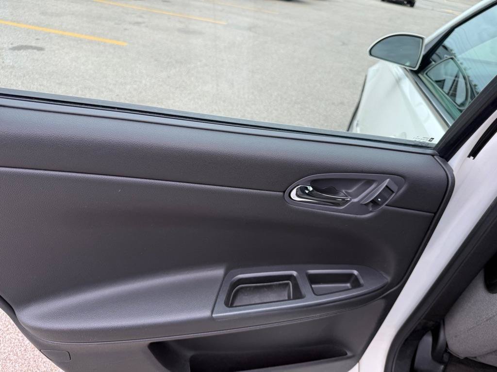 Used 2009 Chevrolet Impala LT FWD image 14