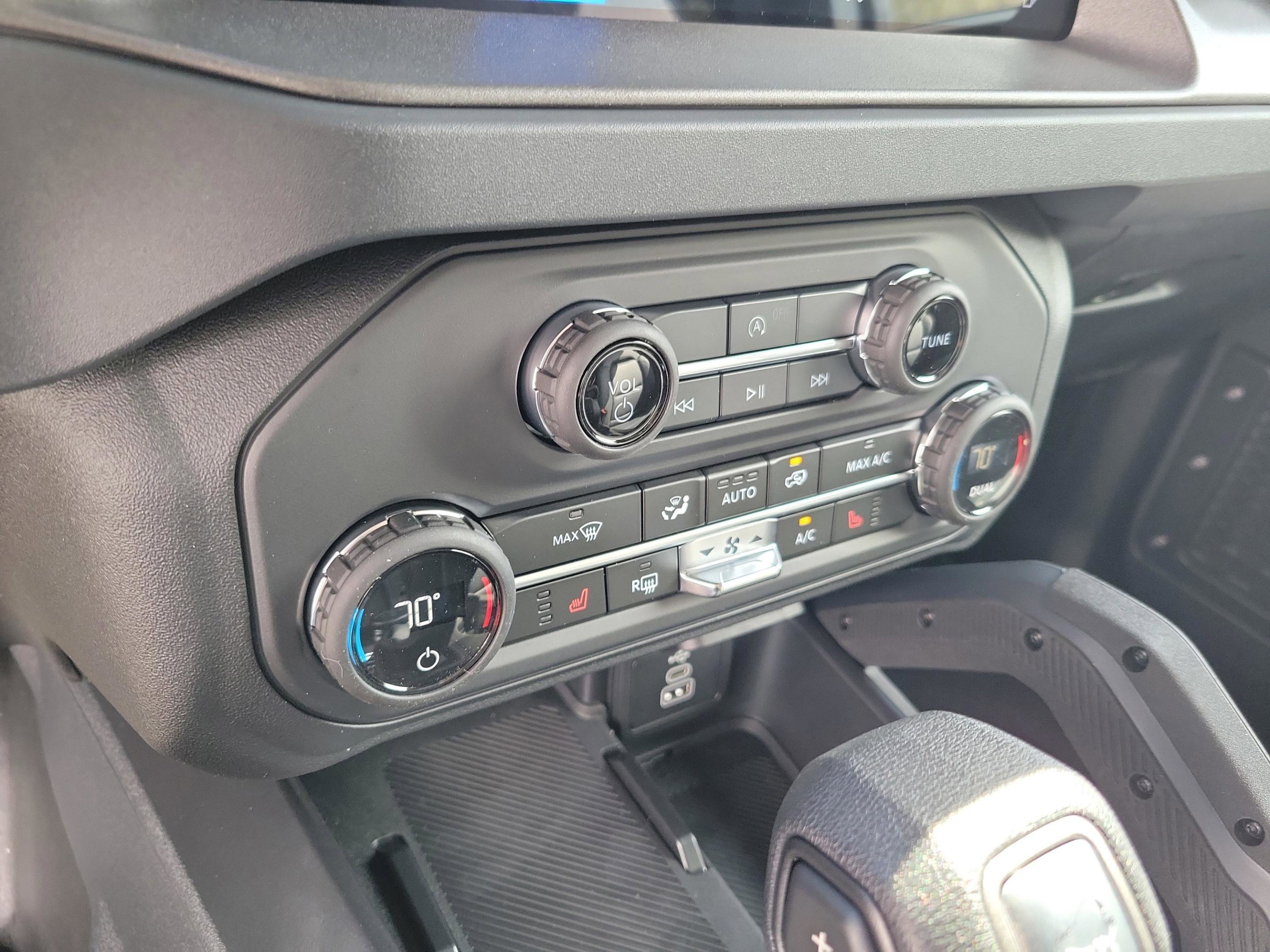 New 2026 Ford Bronco Big Bend w/ Black Diamond Package image 24