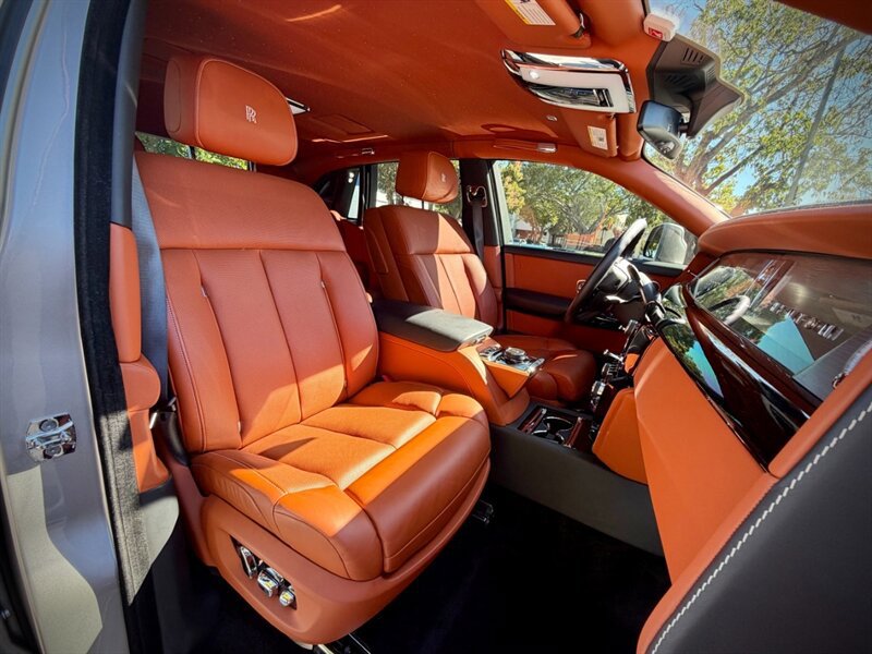 Used 2018 Rolls-Royce Phantom Sedan image 29