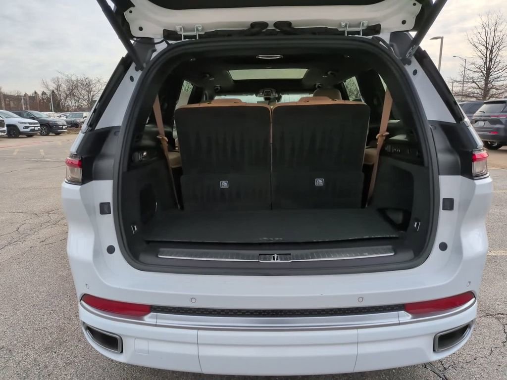 Used 2023 Jeep Grand Cherokee L Summit image 9