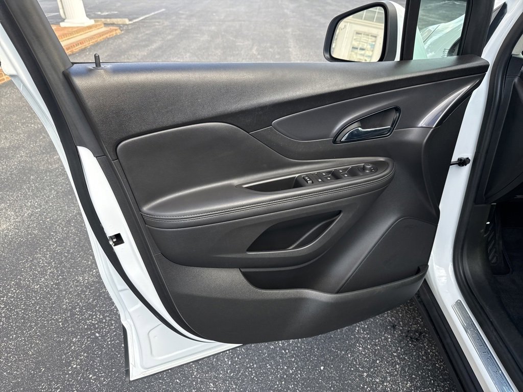 Used 2022 Buick Encore Preferred w/ Safety Package image 13