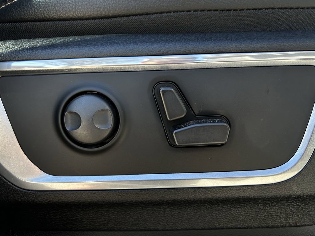 Used 2025 RAM 1500 Laramie AWD/4WD image 31
