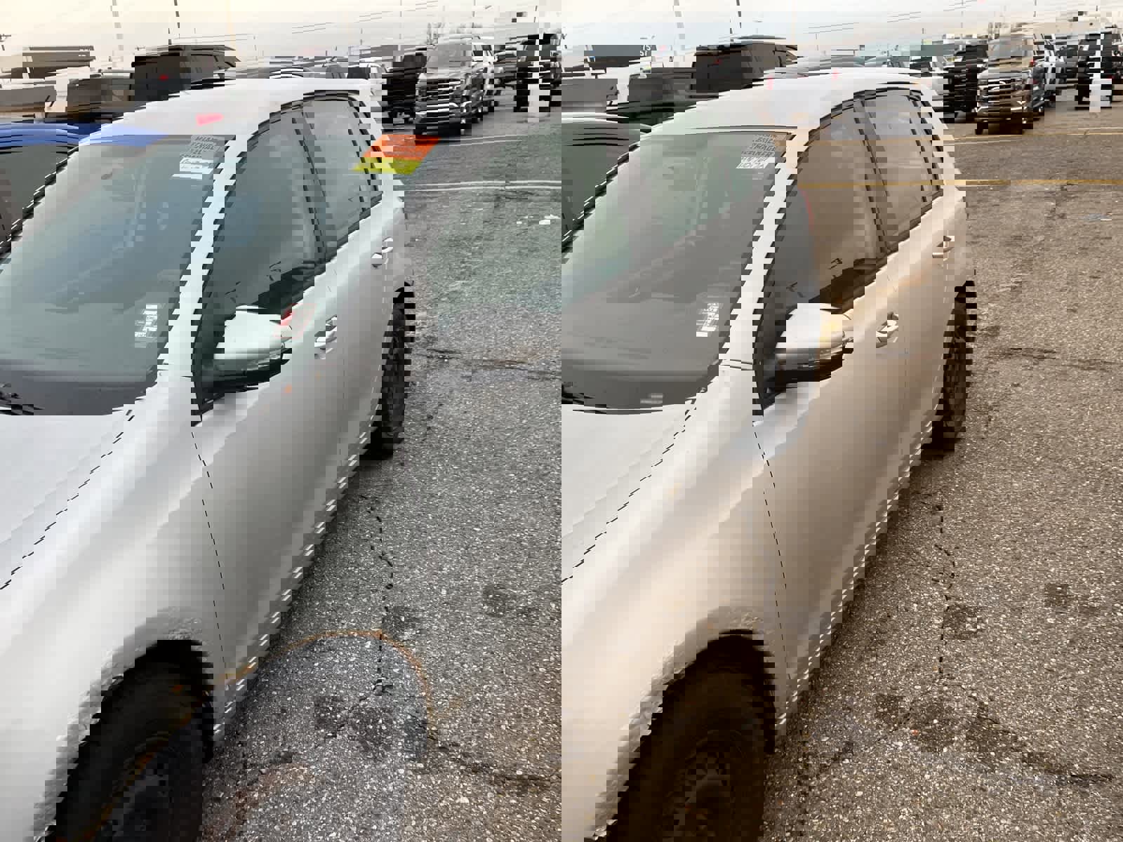 Used 2010 Volkswagen Golf 4-Door image 6