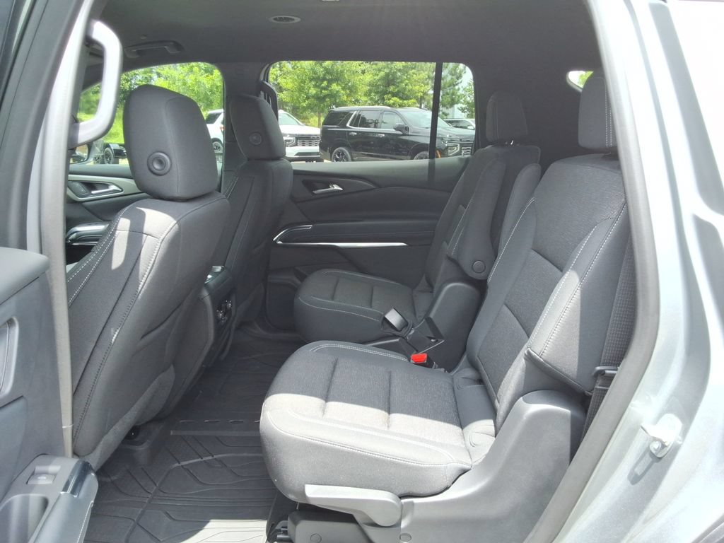 Certified 2025 Chevrolet Traverse LT w/ Driver Confidence Package FWD image 18
