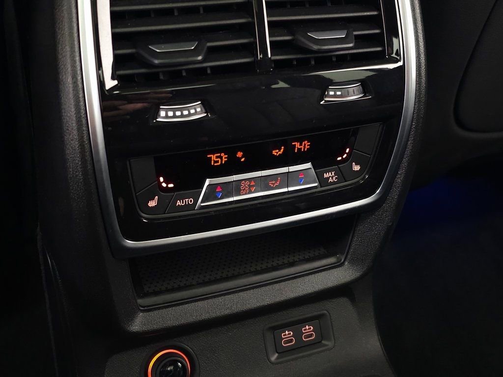 Used 2025 BMW X7 M60i w/ Climate Comfort Package image 42