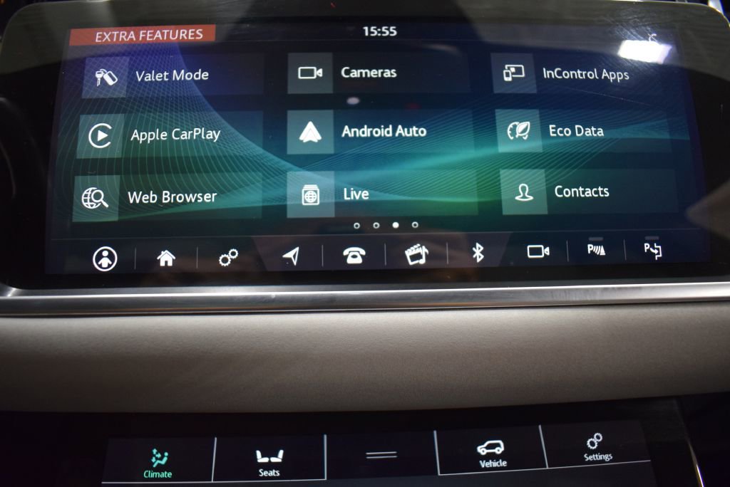 Used 2020 Land Rover Range Rover Evoque SE image 25