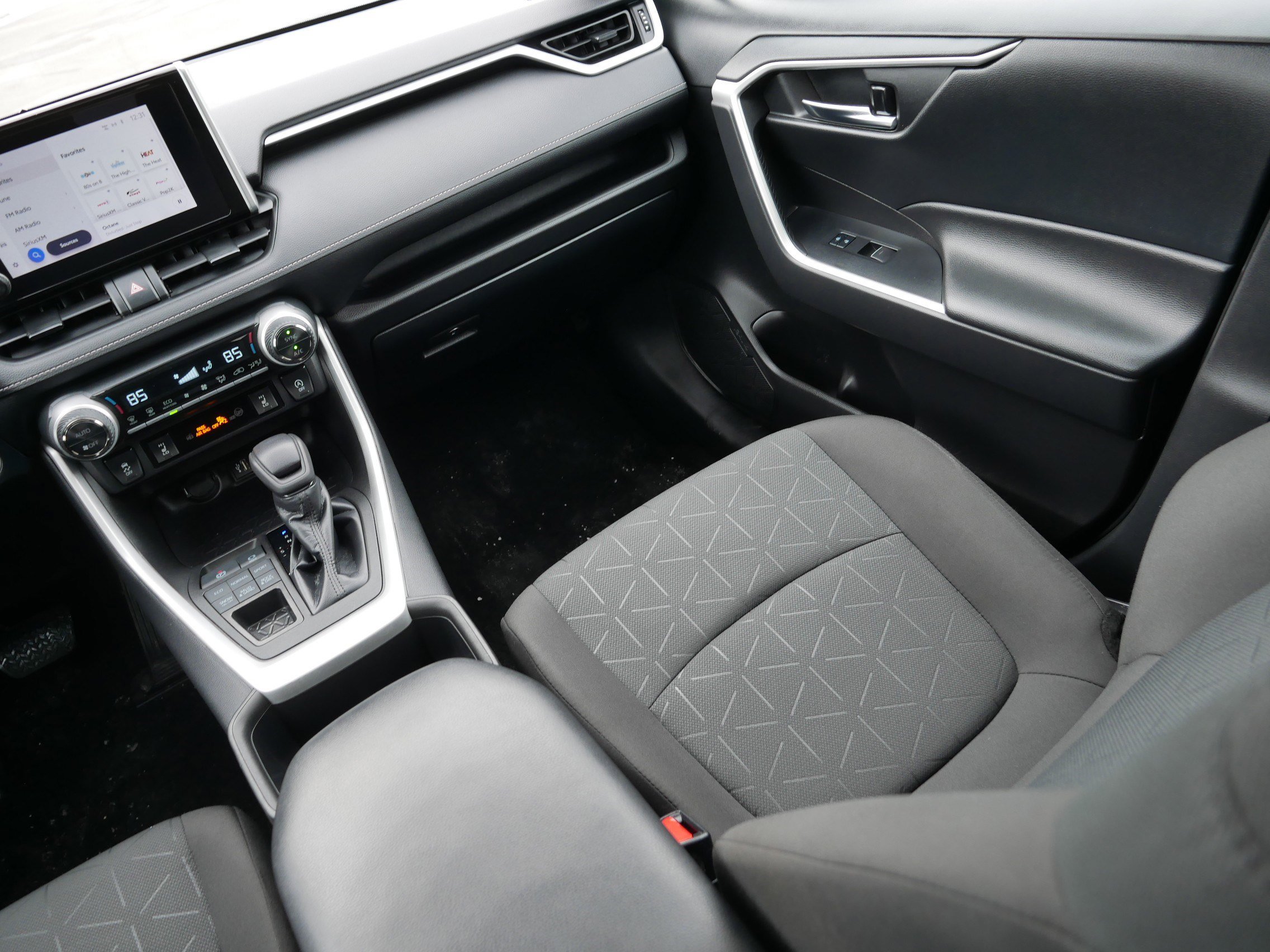 Used 2023 Toyota RAV4 XLE w/ Convenience Package image 11