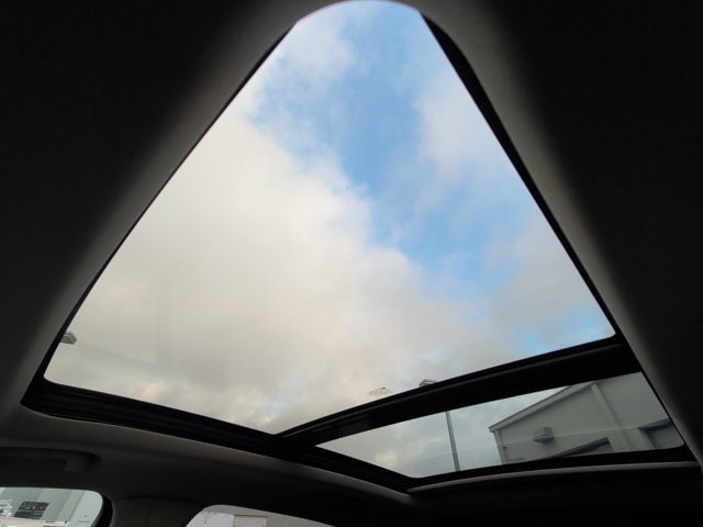 Certified 2022 Cadillac XT4 Premium Luxury w/ Technology Package image 5