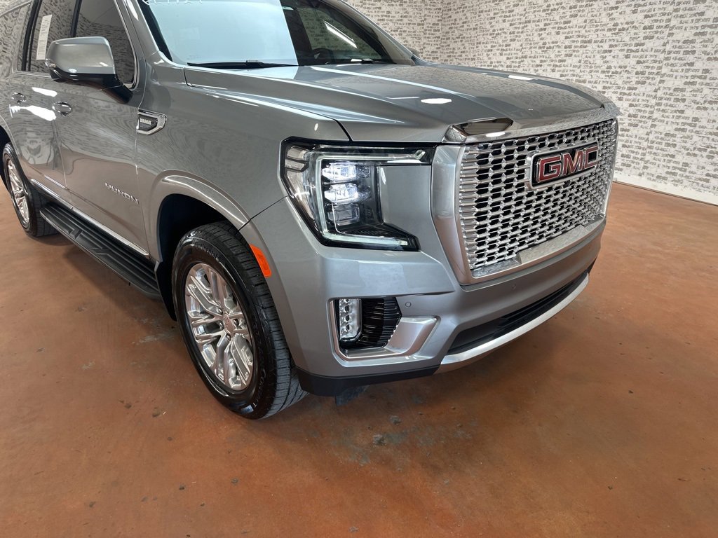Used 2024 GMC Yukon XL SLT w/ SLT Luxury Package image 9