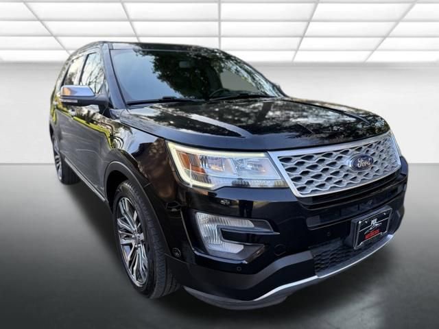 Used 2017 Ford Explorer Platinum image 3