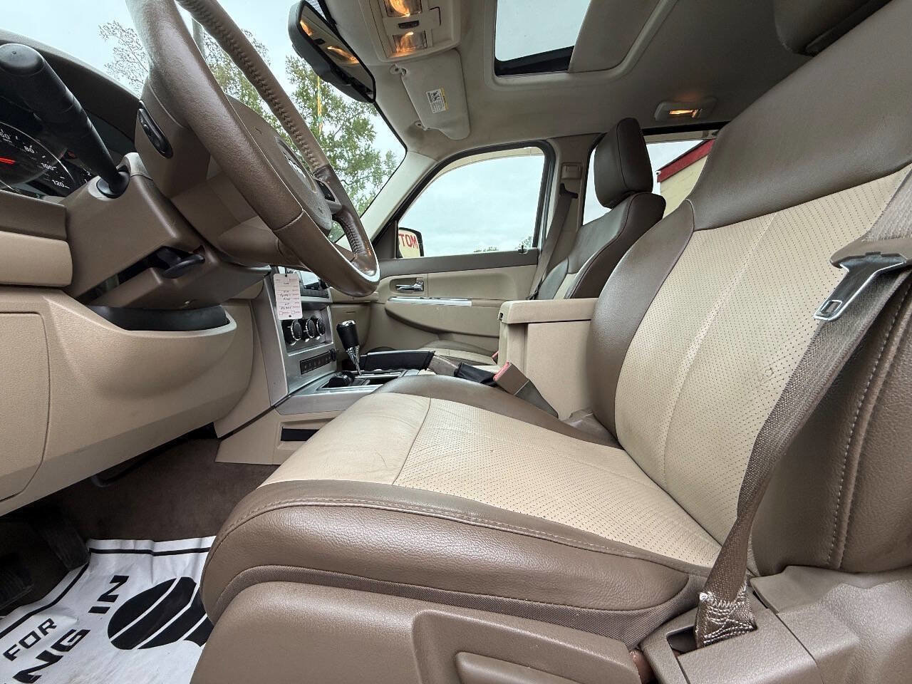 Used 2008 Jeep Liberty Limited w/ Premium Group image 12