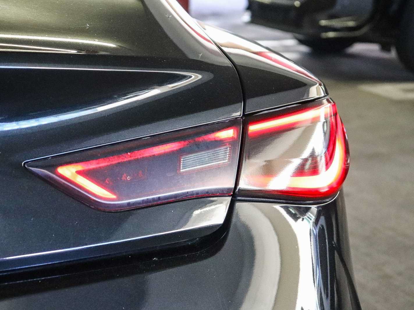 Used 2017 INFINITI Q60 Red Sport 400 RWD image 11