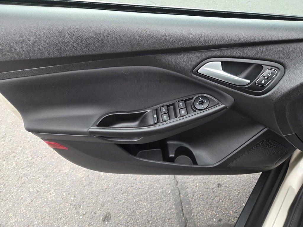 Used 2018 Ford Focus SE image 9