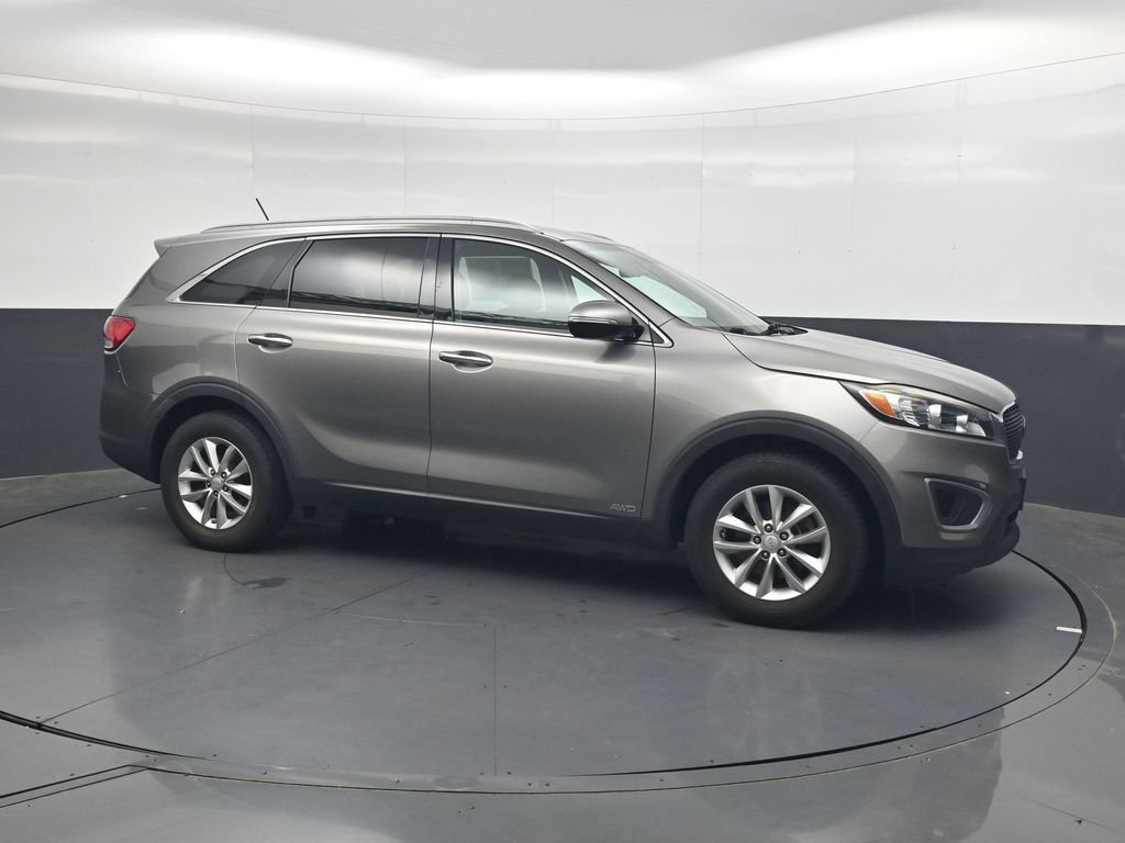 Used 2017 Kia Sorento AWD image 8