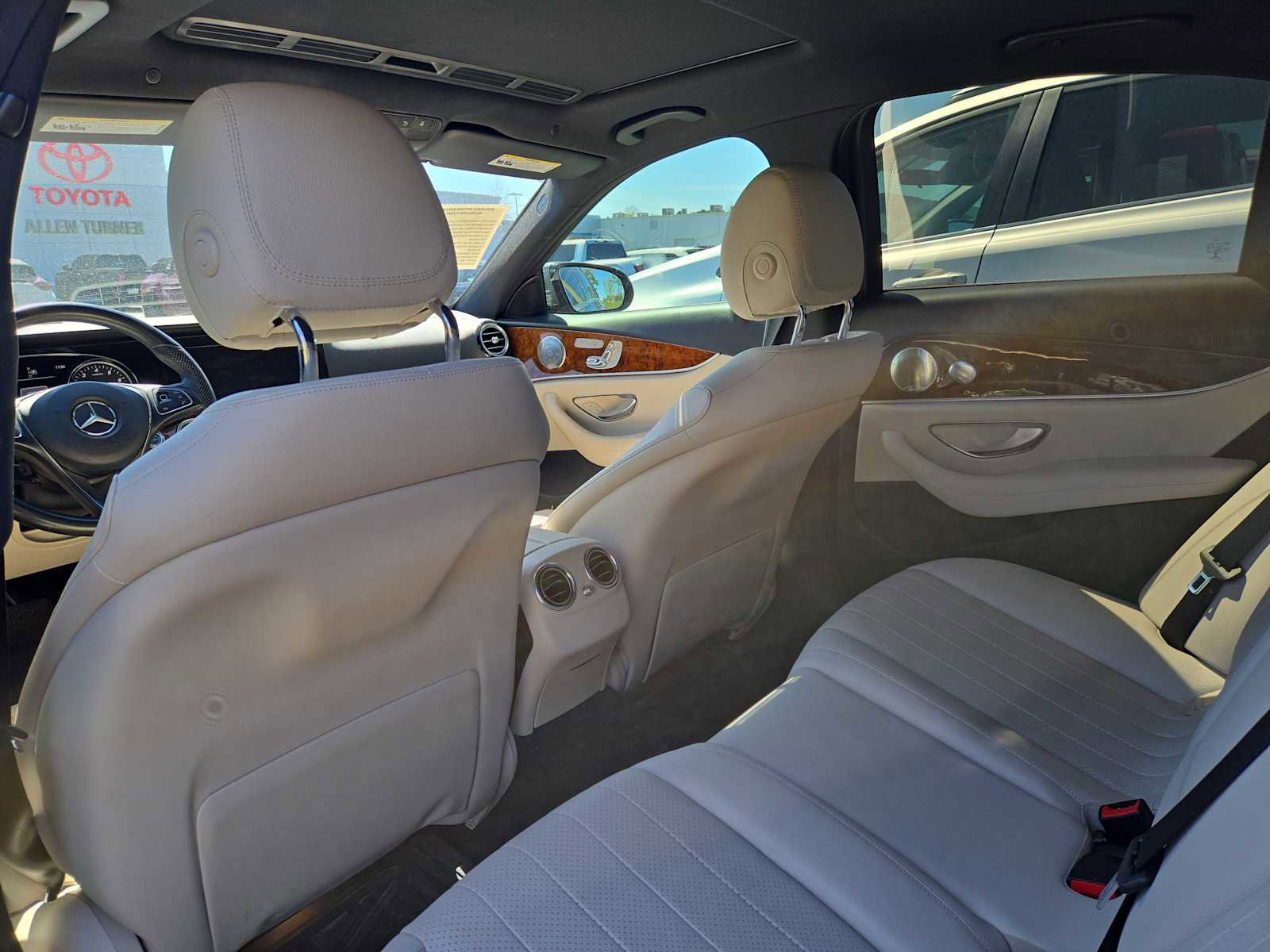 Used 2017 Mercedes-Benz E 300 image 7