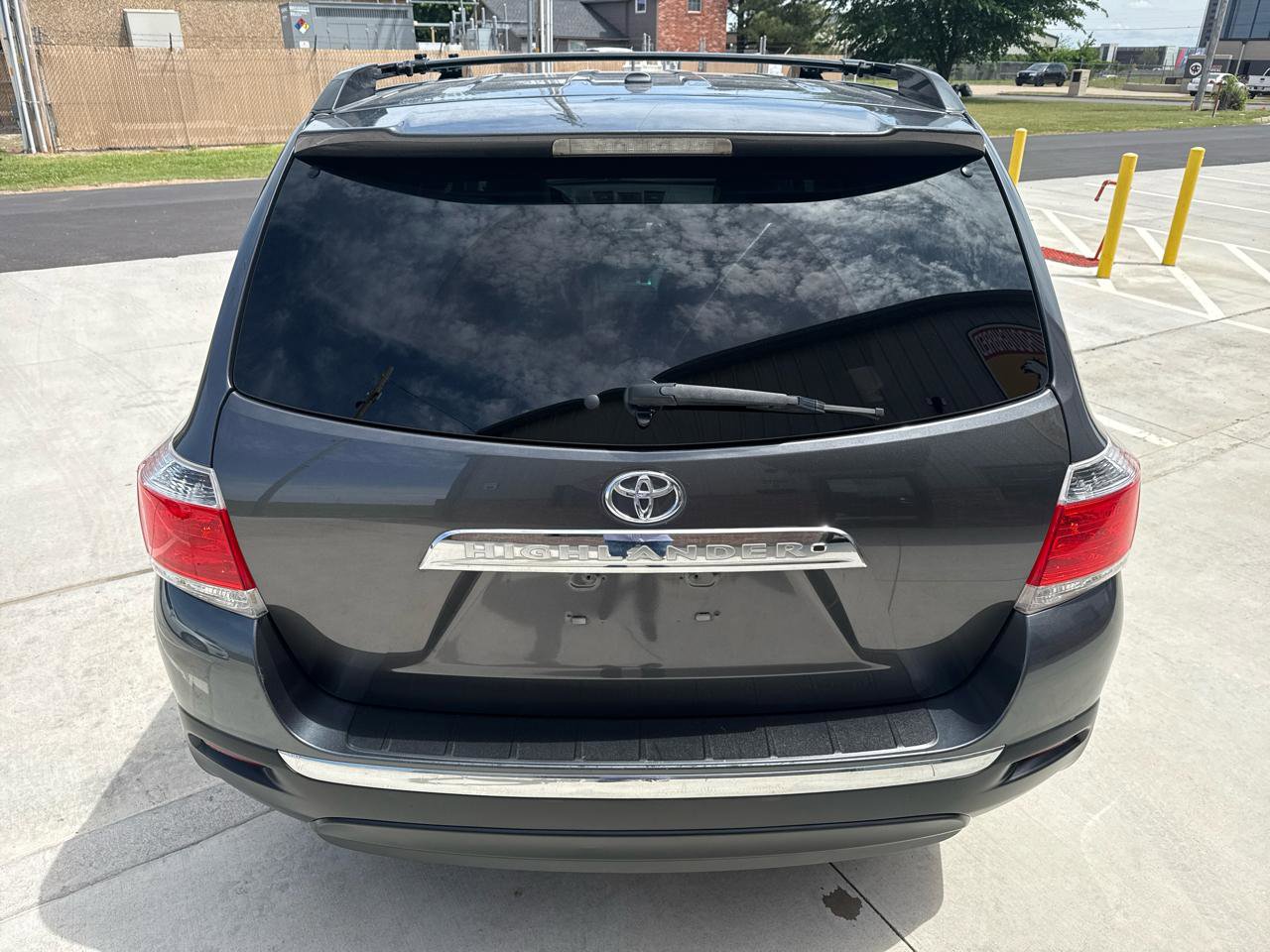 Used 2012 Toyota Highlander SE FWD image 13