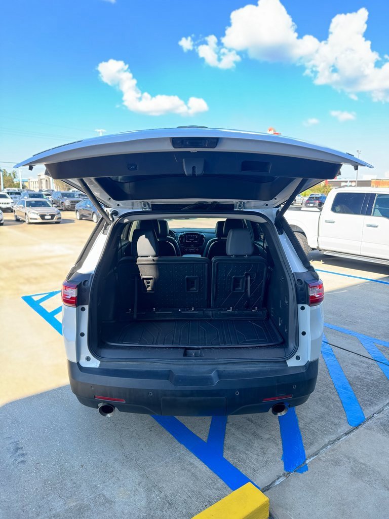 Used 2021 Chevrolet Traverse LT w/ LT Premium Package image 6