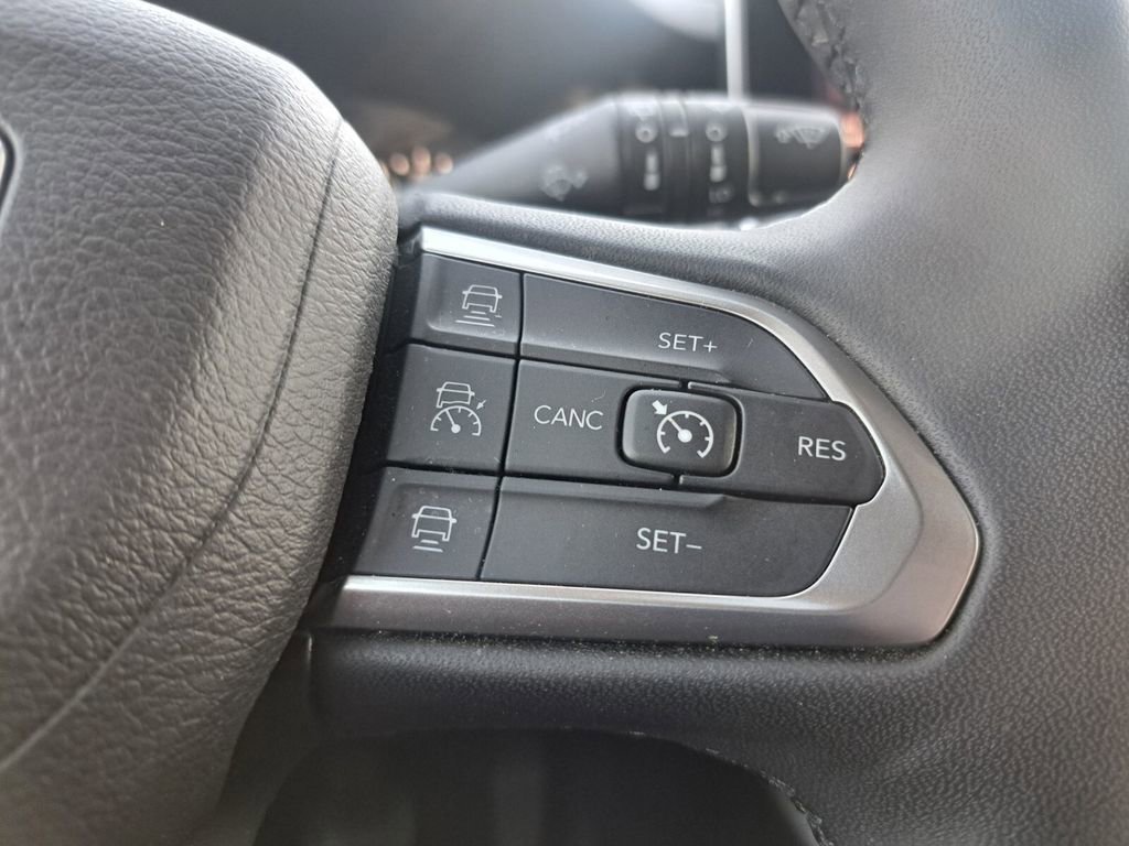 Used 2025 Jeep Compass Limited image 12