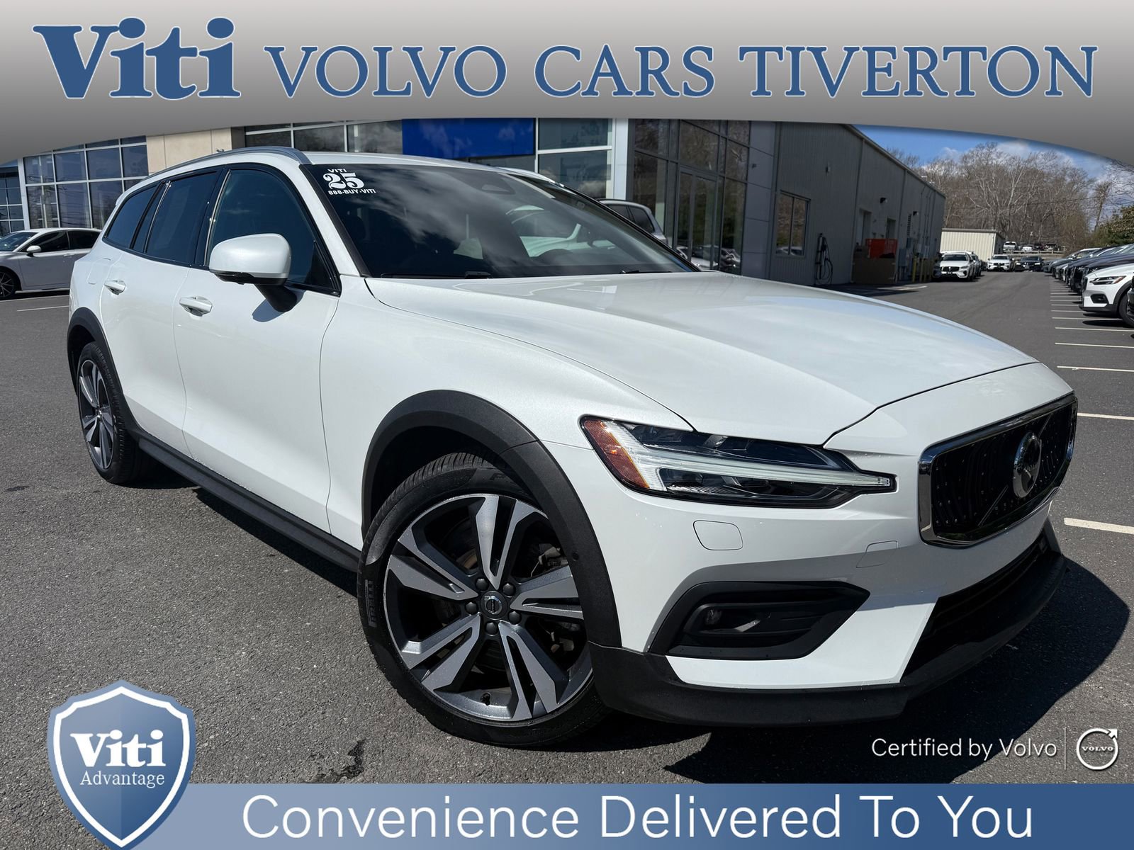 Used 2025 Volvo V60 B5 Cross Country Plus AWD/4WD image 1