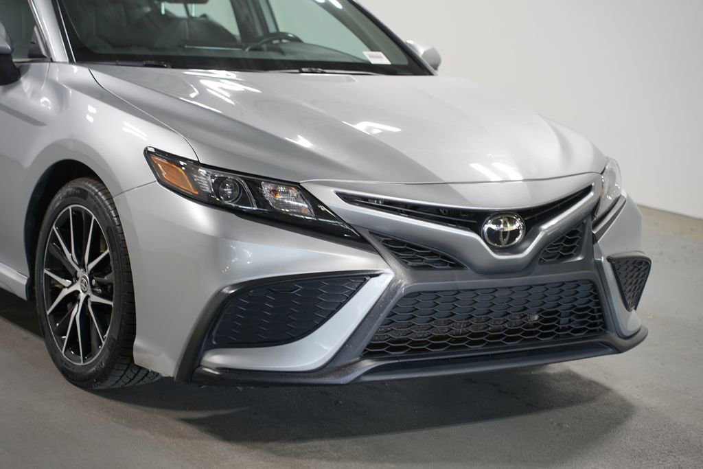 Used 2023 Toyota Camry SE FWD image 4