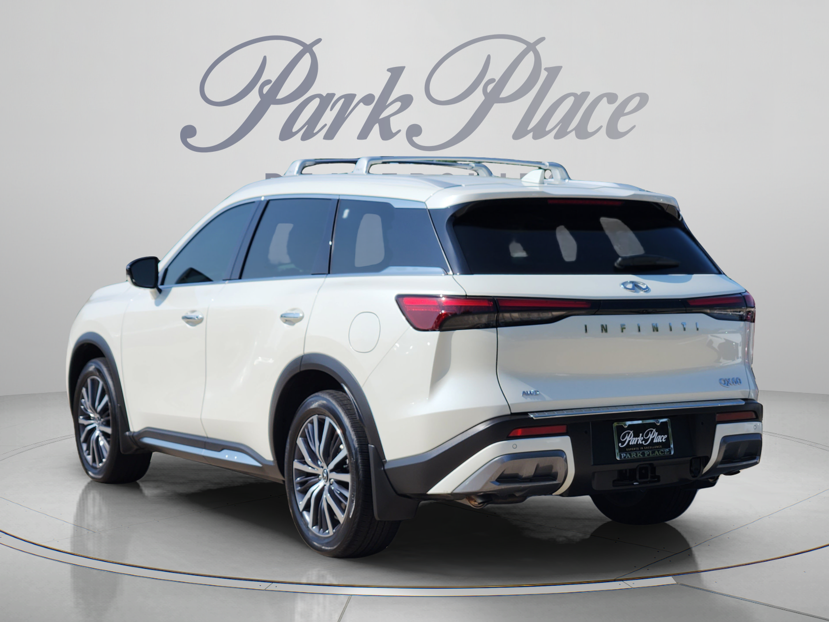 Used 2025 INFINITI QX60 Sensory w/ Vision Package AWD/4WD image 3