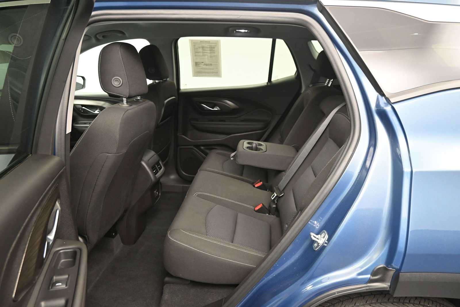Used 2024 GMC Terrain SLE w/ Driver Convenience Package AWD/4WD image 8
