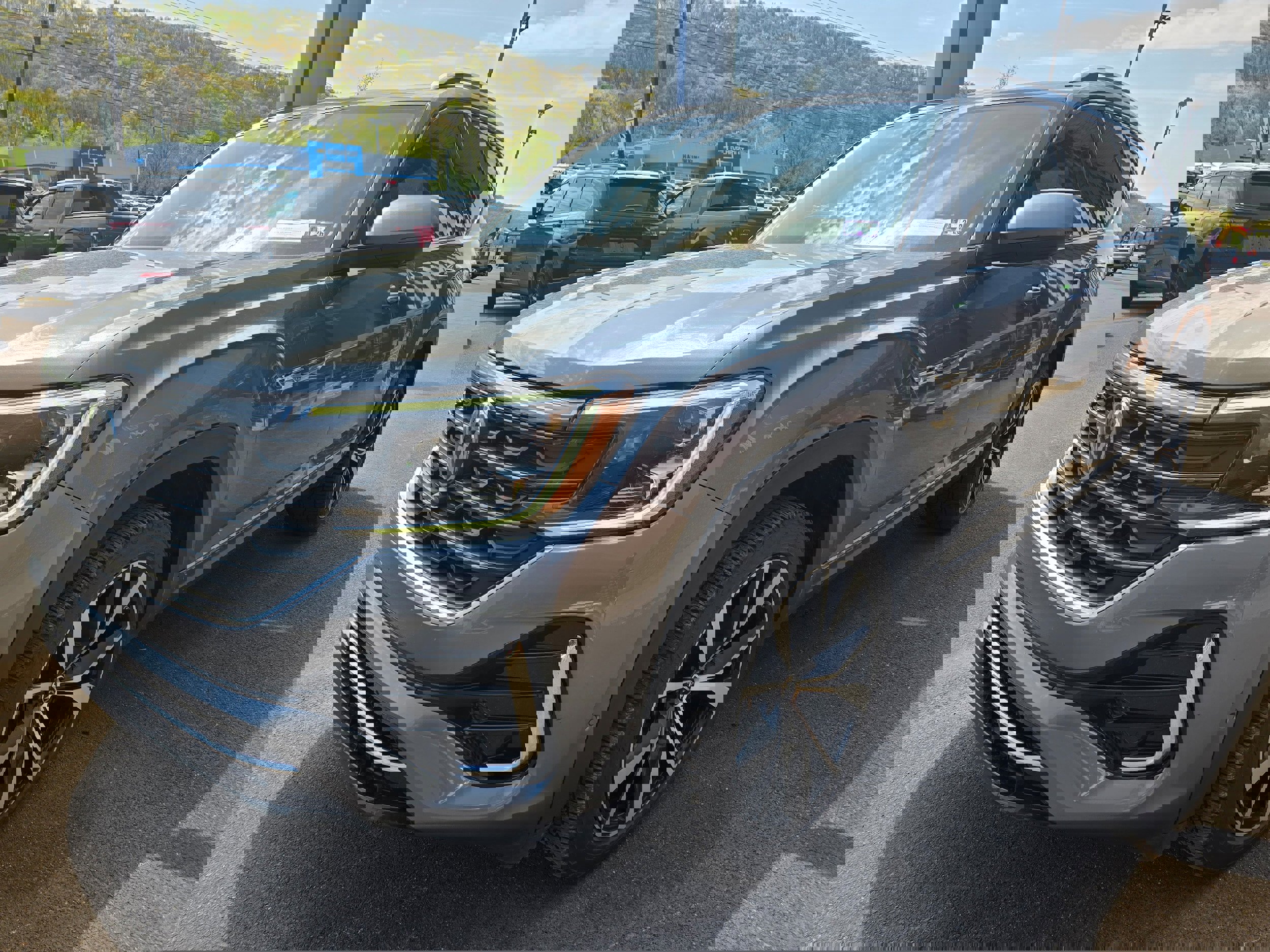 Used 2024 Volkswagen Atlas SEL Premium R-Line AWD/4WD image 3