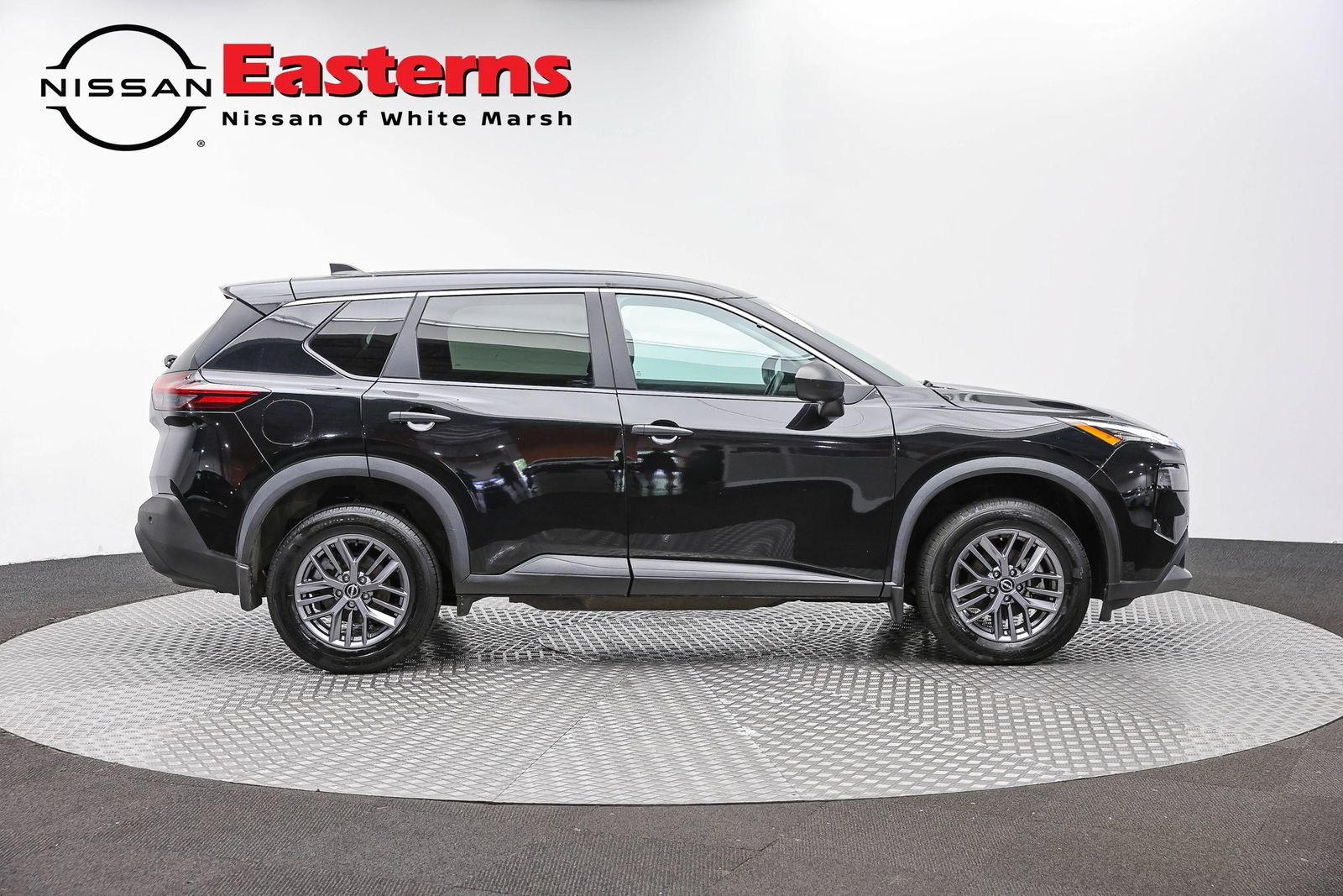 Used 2023 Nissan Rogue S AWD/4WD image 4