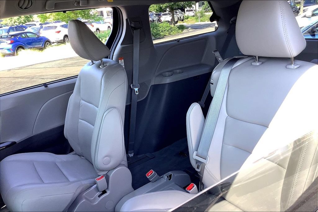 Used 2020 Toyota Sienna XLE FWD image 29