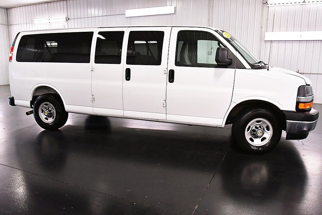 Used 2025 Chevrolet Express 3500 LT w/ LT Preferred Equipment Group image 8