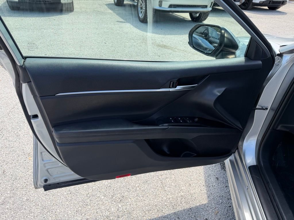 Used 2020 Toyota Camry SE image 12