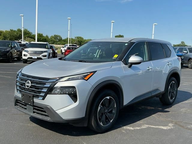 Used 2025 Nissan Rogue SV FWD image 9