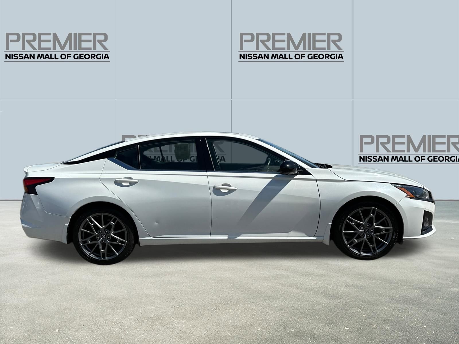 Certified 2023 Nissan Altima 2.0 SR FWD image 4
