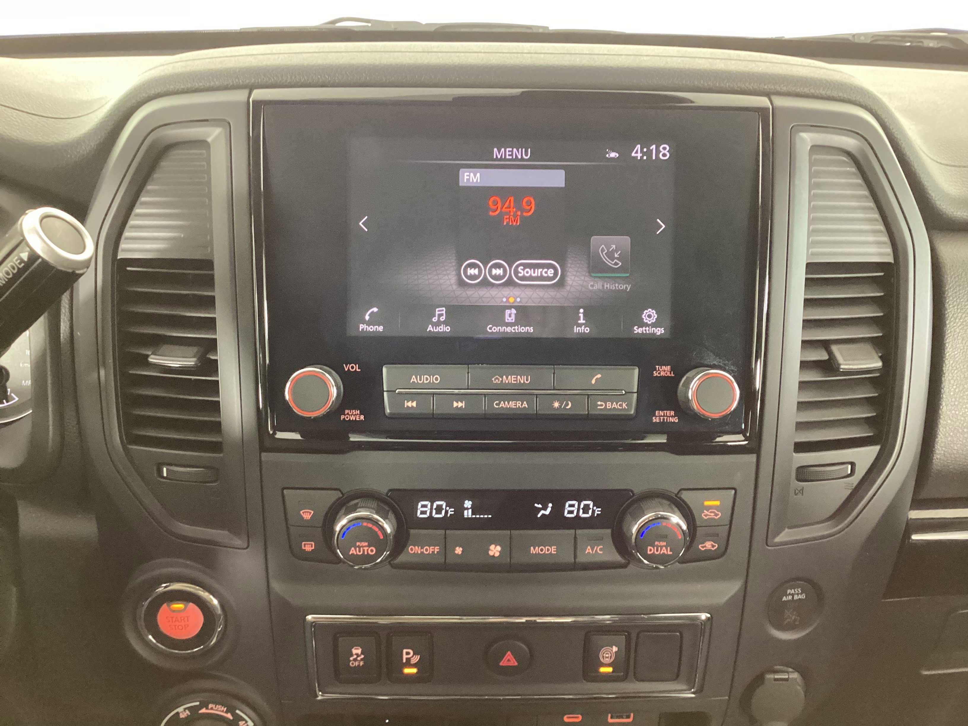 Used 2024 Nissan Titan SV w/ SV Convenience Package image 18