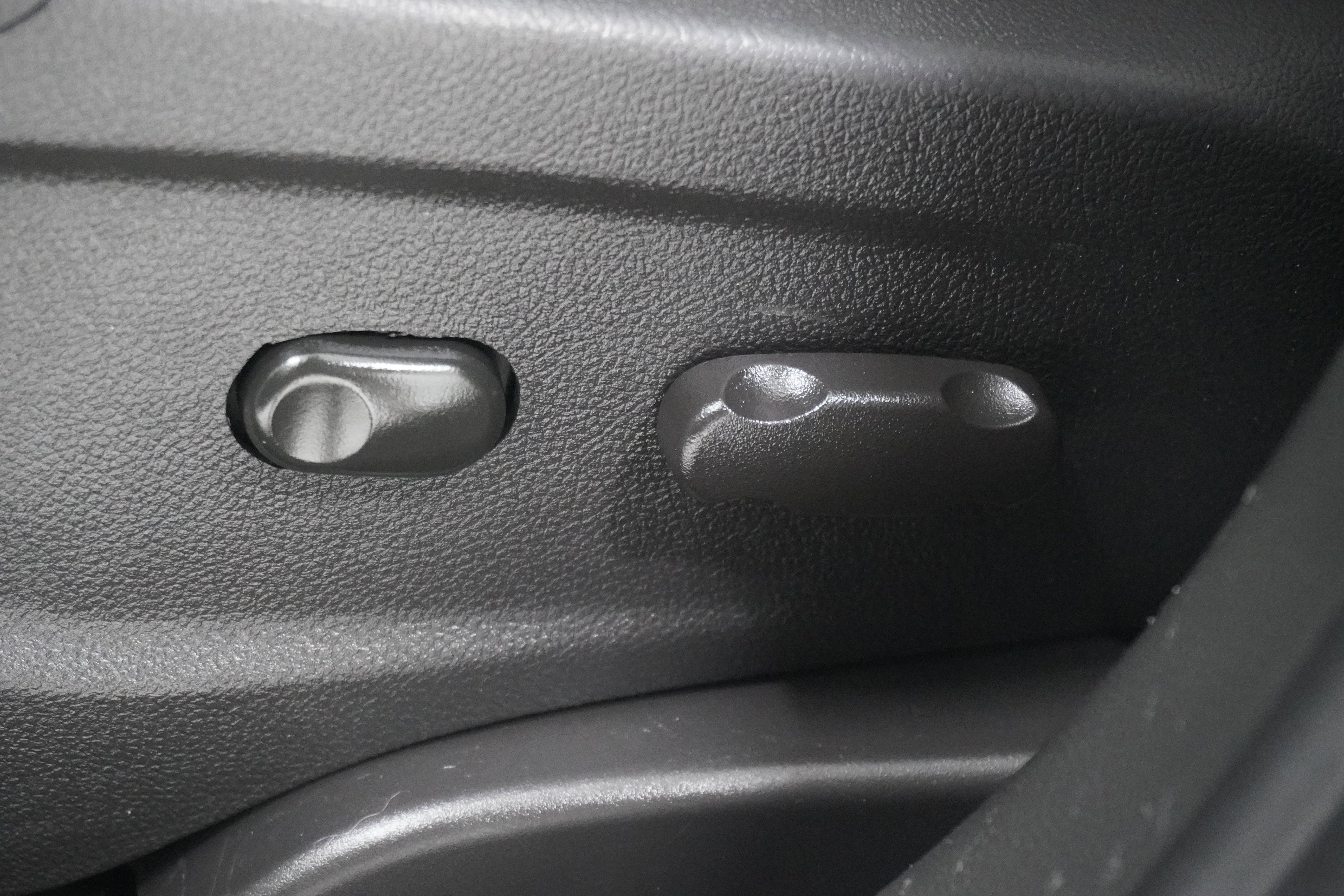 Used 2020 Chevrolet Trax LT w/ LT Convenience Package image 14