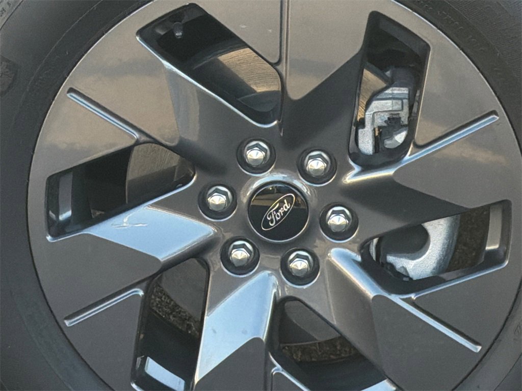 Used 2023 Ford F150 Lightning Lariat image 5